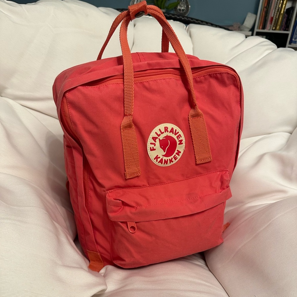Fjallraven Kanken in color Peach Pink